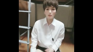 イケメン日本人のコンドームオナニー！最後はゴムに大量射精！003