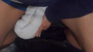 日本人大工が手作りタオルオナホでオナニーする