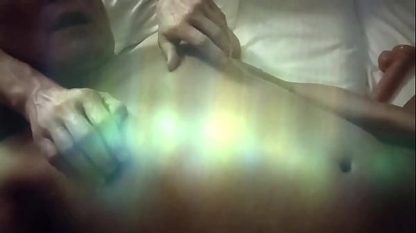 乳首を弄れながら自撮りするののさん