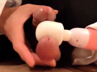 電マのアタマを2つの亀頭で挟んで射精するオナニー！日本の女送ゲイの楽しみ方