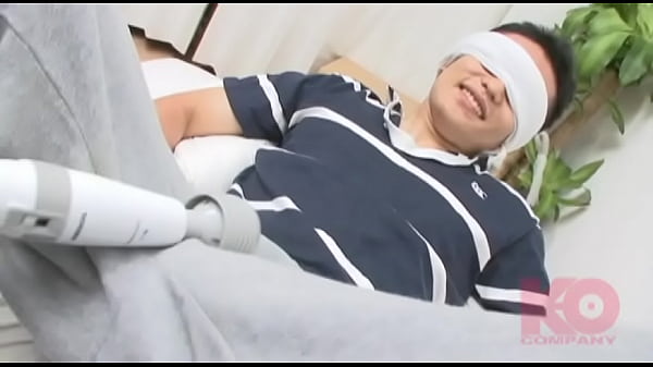 18歳の身体は超敏感！ 彼のチンポは硬くて、全身で感じています！