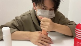 ディルドにフェラチオと手コキをする日本の変態男子