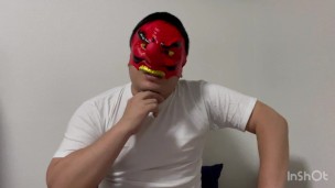 日本人のぽっちゃり男性がマッサージガンを使って大量射精