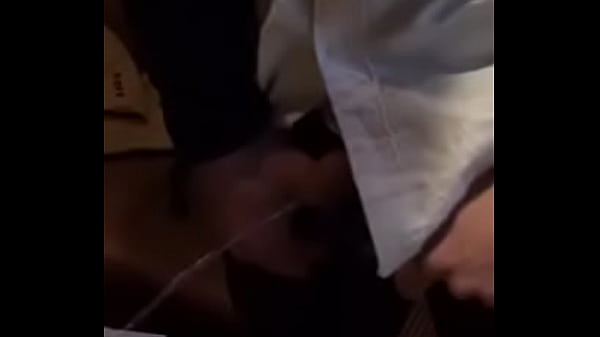 日本人ゲイ男子のおしっこプレイ