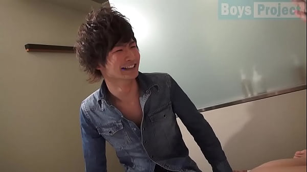 イケメンノンケの彼が女の子を相手に生ハメ！日本のゲイポルノ