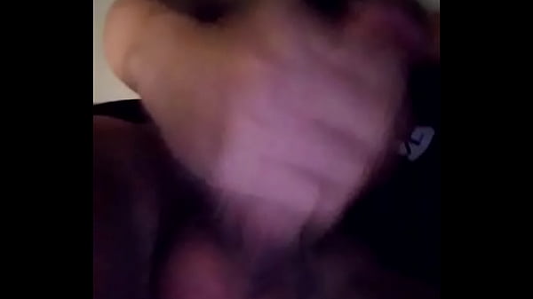 勃ったチンポを見てほしい