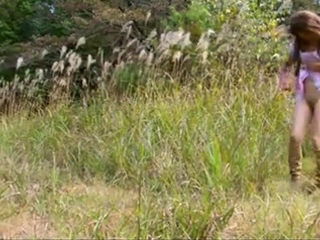 日本の女装家パイちゃんはピンクのフレンチメイド