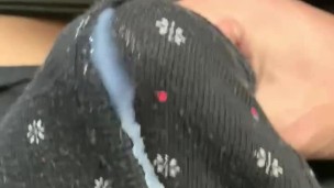 日本人のパンツ越しオナニー。我慢汁が染みて糸を引く。パンツ内射精