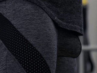 日本人ヨシ・カワサキがソロでワークアウト！アナルにおもちゃを挿れながら行います