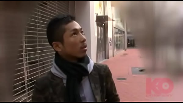 街中で男とデート！ もちろんエロにも密着！