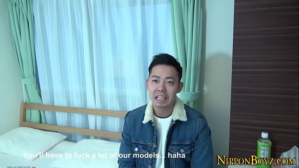 日本のティーンが彼のチンポをセンズる