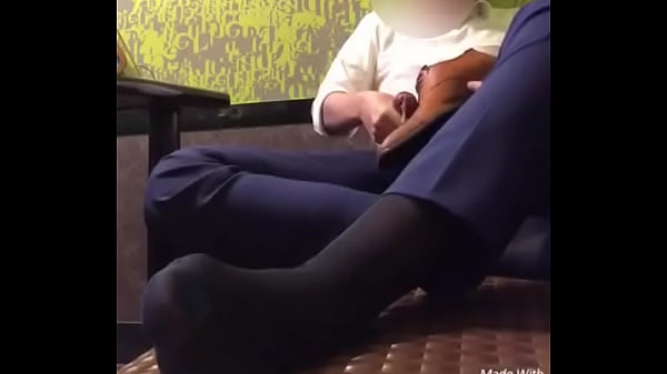 蒸れたスケソと革靴嗅いで変態オナ