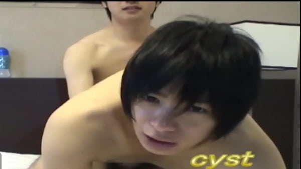 エッチな罰ゲーム13！お尻を弄られた後、急所を蹴られる！ 日本のゲイビデオ