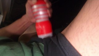 ガテン系がギンギンになったチンポをテンガで激しくオナニー