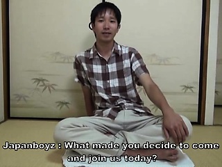 スリムな日本人の男の子