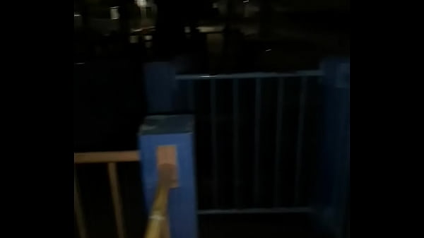 公園で野外オナニーする日本のゲイビデオ