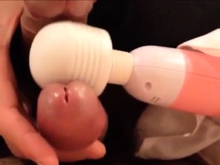 女装男子がチンコで電マを挟んで2人で射精する日本のゲイビデオ