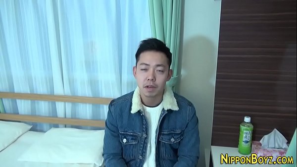 ゲイ日本人が自分のチンポを擦る