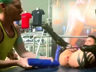 ヨシ・カワサキ フィスティング with アクセル・アビス