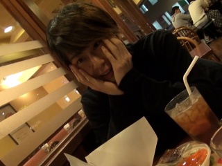 日本の十代のおもちゃでお尻の穴を慰める