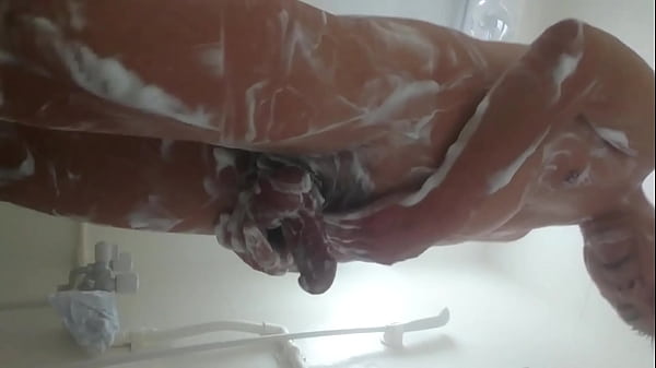 シャワールームで日本人の手コキ