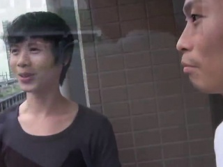 日本のティーンがチンポをしゃぶる