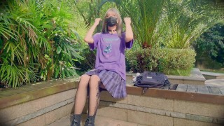 女装家 // セクシーな網タイツ、露出したローストチキン、オナニー、ブラジャーに射精し、再び着用